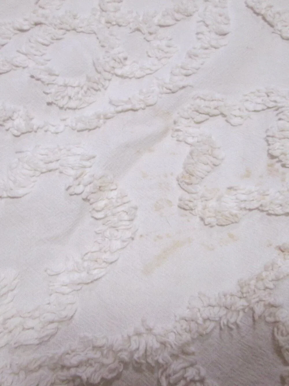 Vtg chenille Tuft King size ivory floral tuft farmhouse bedspead alternate down